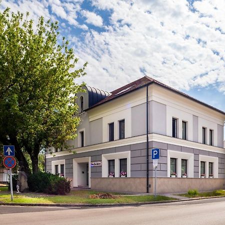 Corso Lux Apartman Дьюла Екстер'єр фото