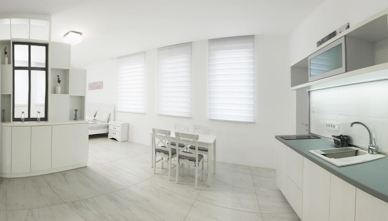 Corso Lux Apartman Дьюла Екстер'єр фото