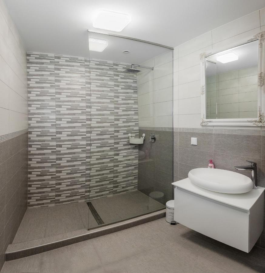 Corso Lux Apartman Дьюла Екстер'єр фото