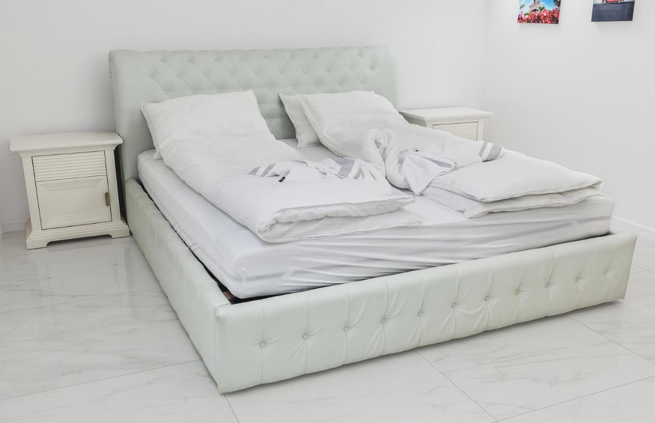 Corso Lux Apartman Дьюла Екстер'єр фото
